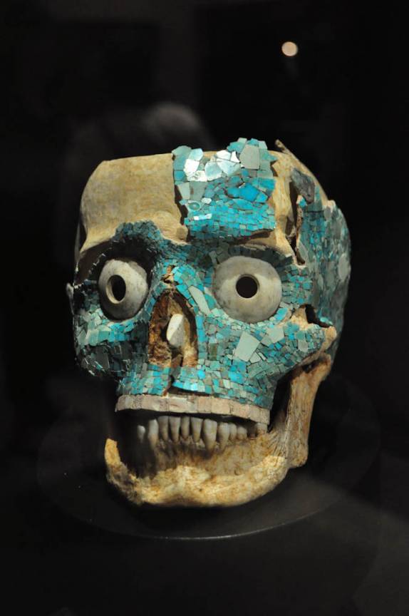 O famoso crânio mixteca encontrado na Tumba 7 de Monte Albán, exposto no Museu de Cultura de Oaxaca, no México